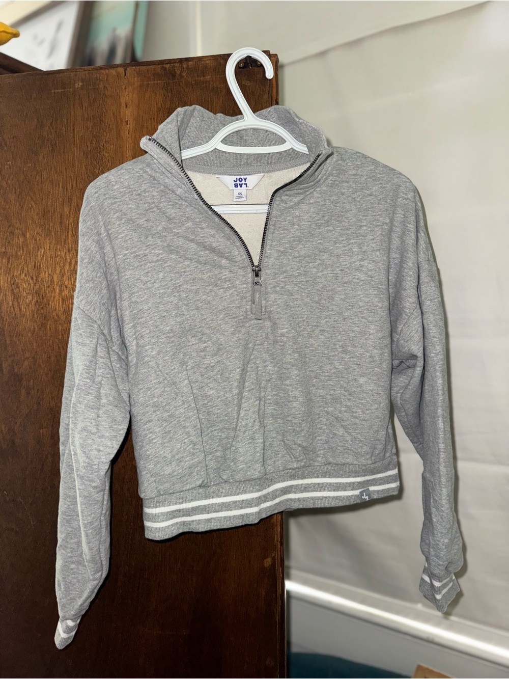 JoyLab Light Gray Zip-Front Cropped Sweatshirt